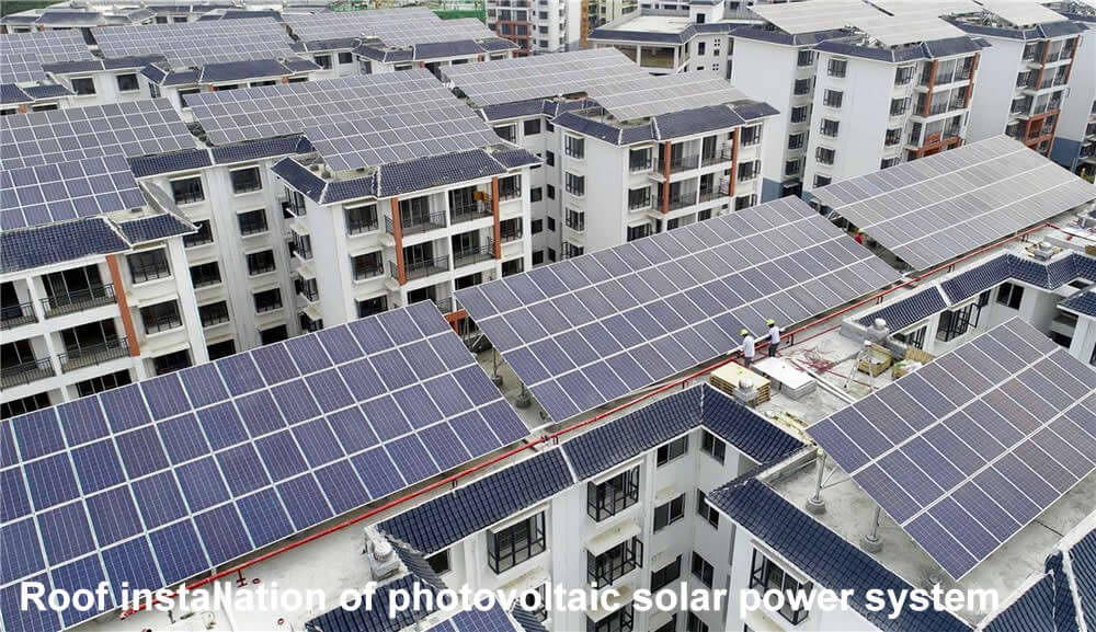 Installation d'un système solaire photovoltaïque sur le toit