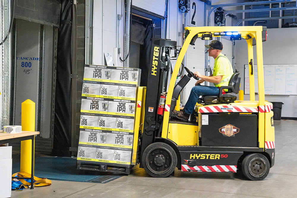 2.lithium batteries are suitable for the forklift industry with relatively fixed operating environment and stable operating intensity.