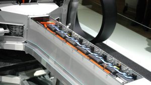 Las baterías AGM deben utilizarse porque pueden soportar elevadas corrientes de carga gracias a una tecnología que reduce la resistencia interna, como dispositivos especiales de aislamiento, rejillas más finas y especiales.