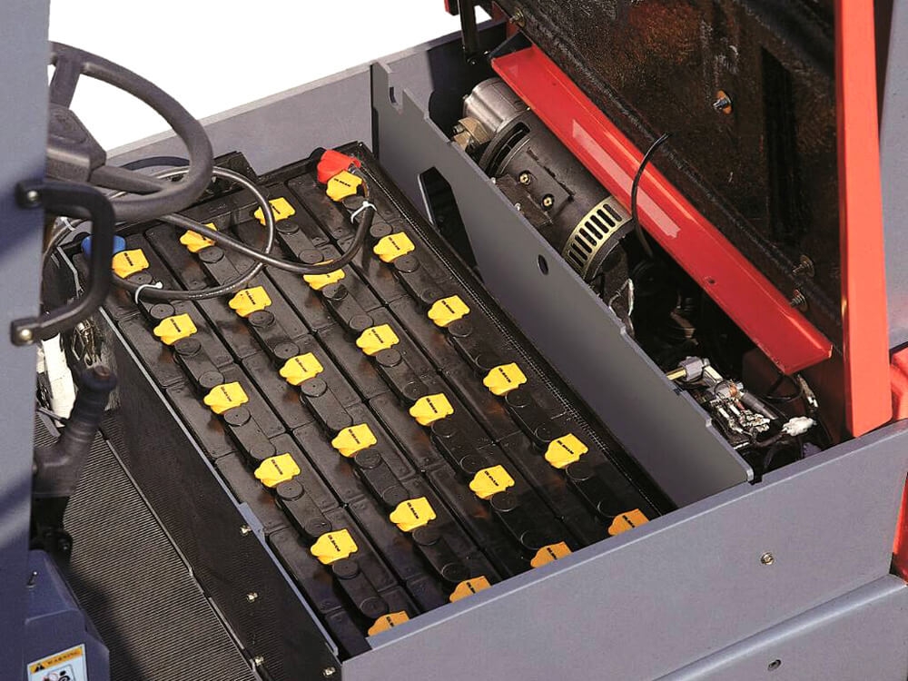 Compared with European and American forklift lithium batteries with high capacity, precision accessories control and high price, China's forklift lithium batteries have entered the stage of natio