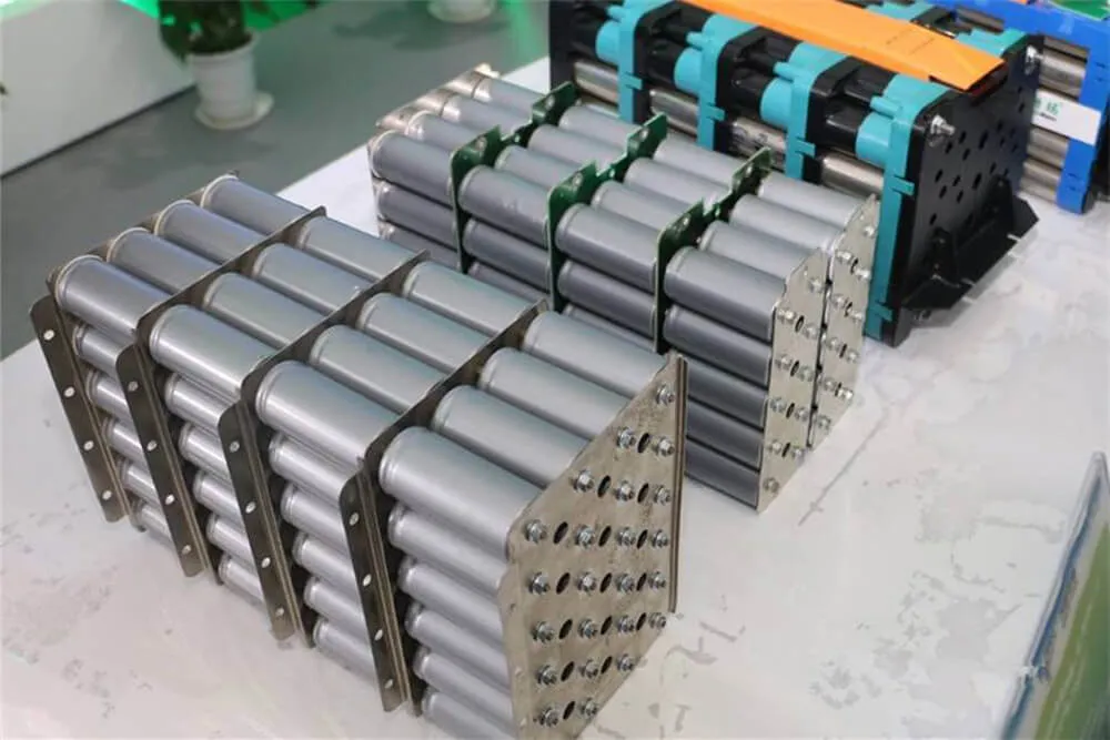 Las baterías de iones de litio para automóviles surgieron a raíz de los vehículos eléctricos. Hoy en día, los vehículos eléctricos de batería (BEV) vienen con baterías capaces de generar entre 16 k