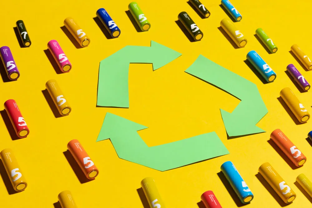 Lors du recyclage, ces piles subissent un processus chimique appelé "fusion" qui fait fondre et décompose les composants de la pile.