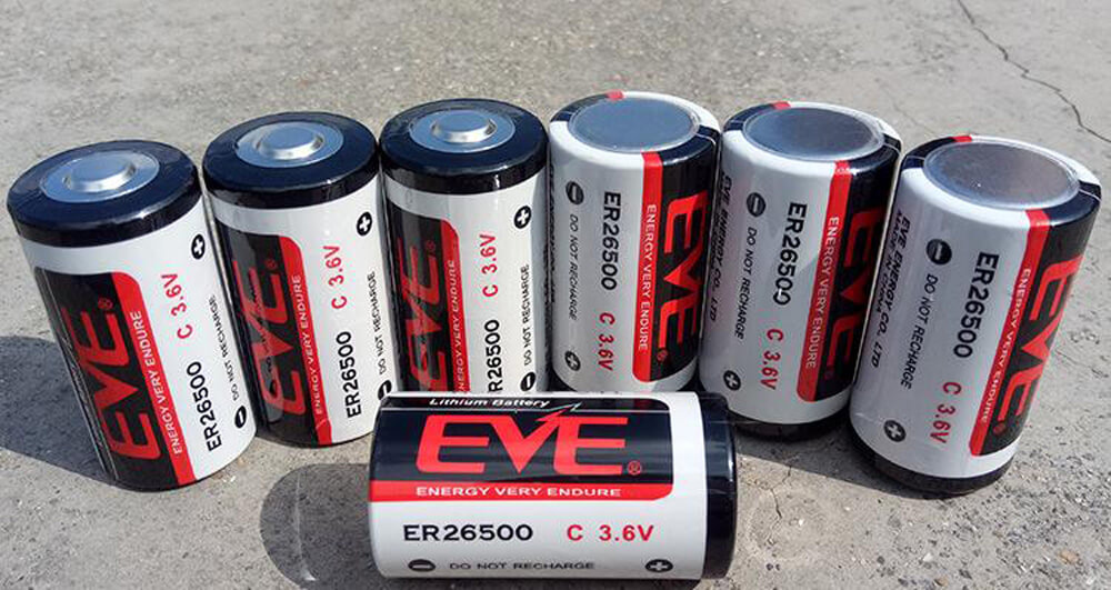 Pour le marché des véhicules électriques à deux roues, Yiwei Lithium Energy lance une grande batterie cylindrique au phosphate de fer lithié, qui adopte la conception d'une grande batterie cylindrique à soudure laser complète.