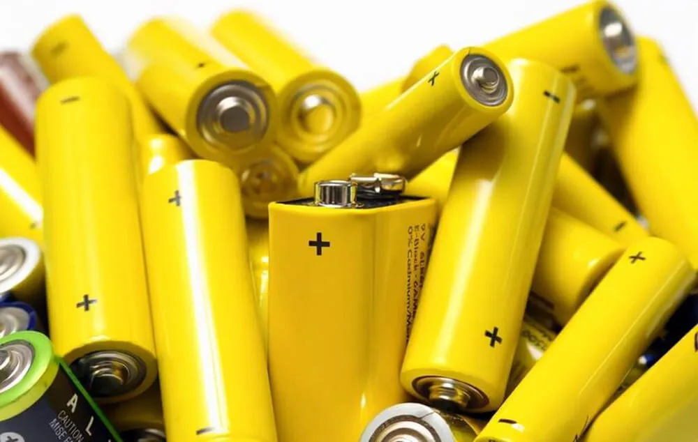 Les batteries lithium-ion sont des objets générateurs d'énergie composés d'autres matériaux que le lithium.
