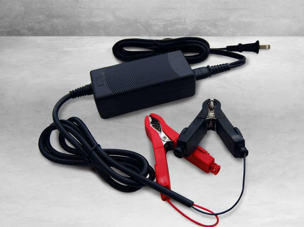 Lorsque vous achetez le meilleur chargeur au lithium pour votre batterie, vous devez veiller à ce que la tension soit la même que celle de la batterie.