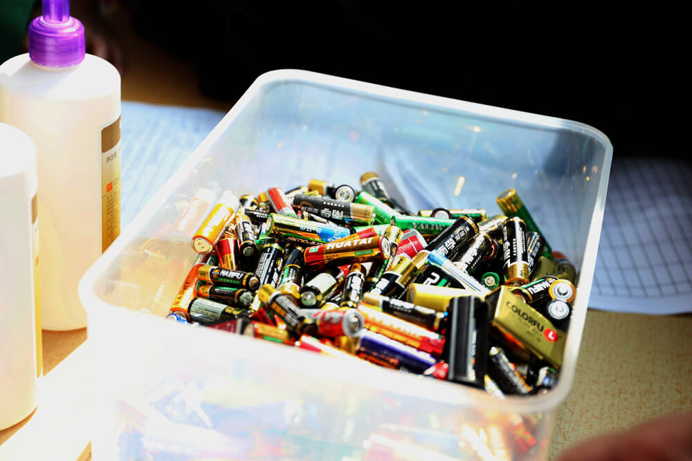 a lithium ion AA battery contains secondary cells
