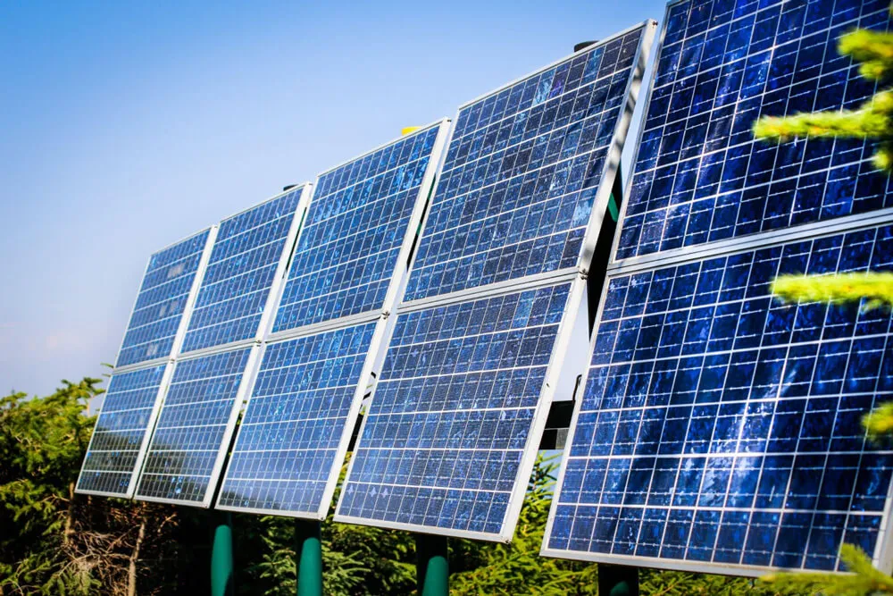 la gente utiliza baterías LFP en paneles solares