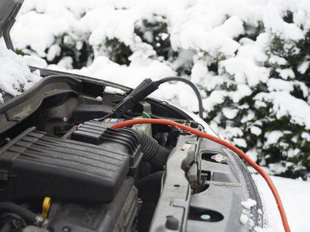 Why do car battery die in winter and how to keep it warm