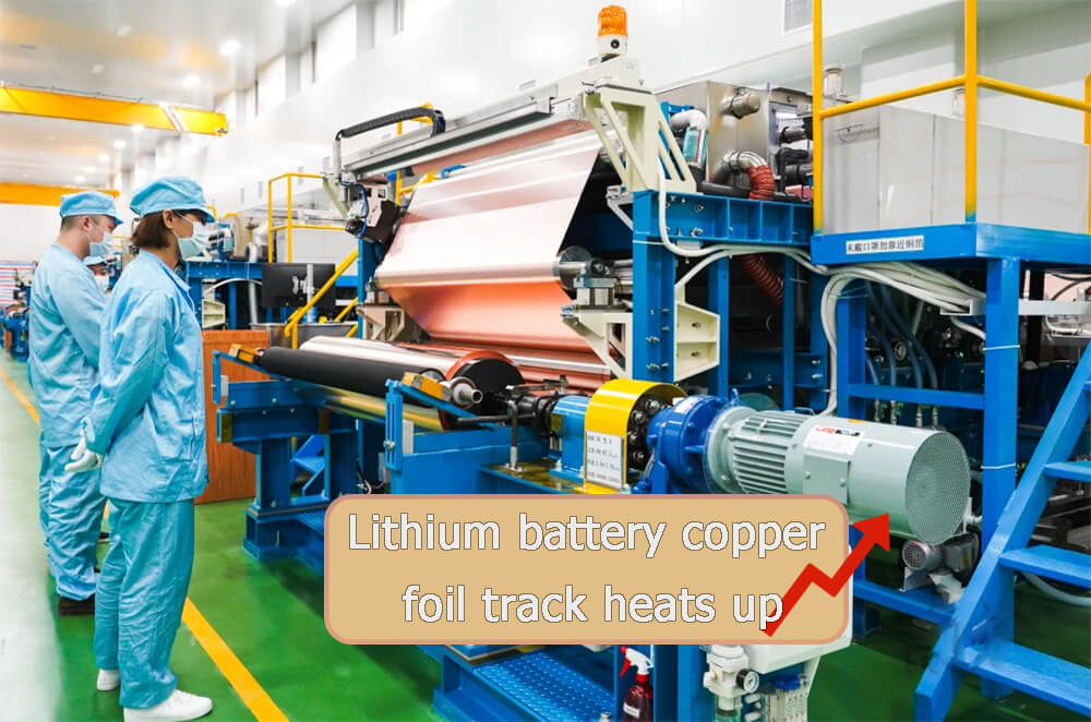 La piste en cuivre de la pile au lithium s'échauffe