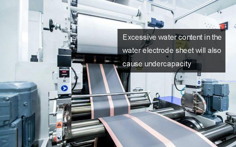 Une teneur en eau excessive dans la feuille de l'électrode à eau entraînera également une sous-capacité.