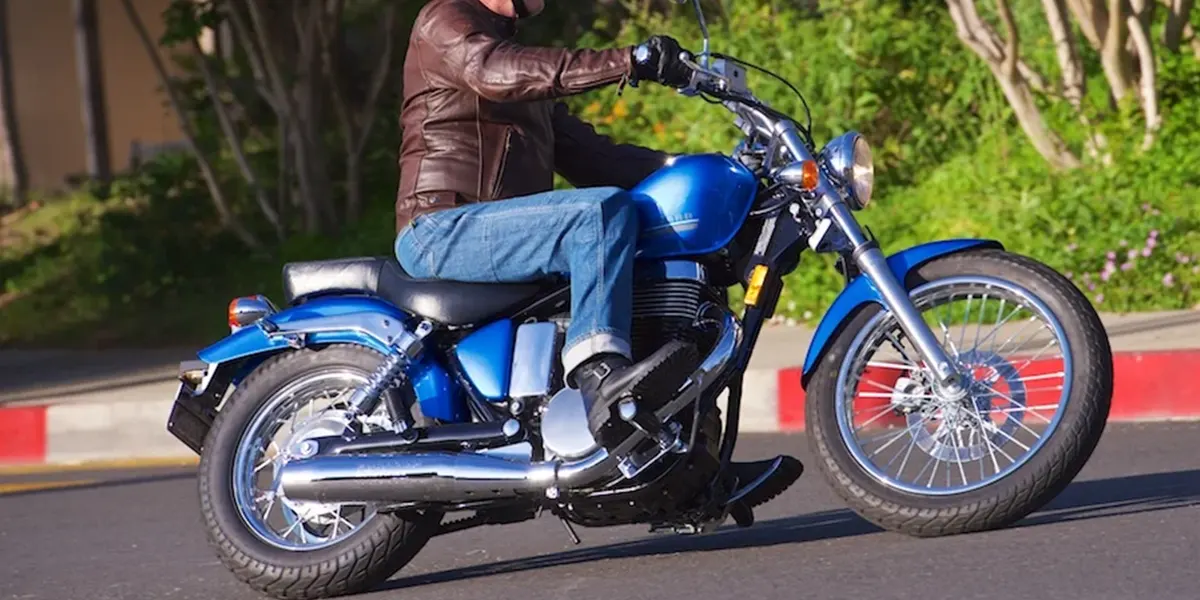 Suzuki Boulevard S40