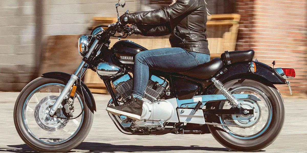 Yamaha V Star 250 Raven est un poids plume